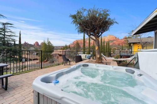 Heart of Uptown Sedona with Epic Views HotTub Trails