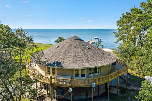 Round House Retreat on the Bay