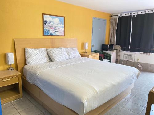 Tides Motor Inn - main image