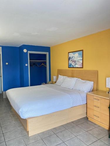 Tides Motor Inn - image 7