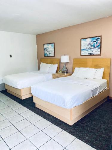 Tides Motor Inn - image 8