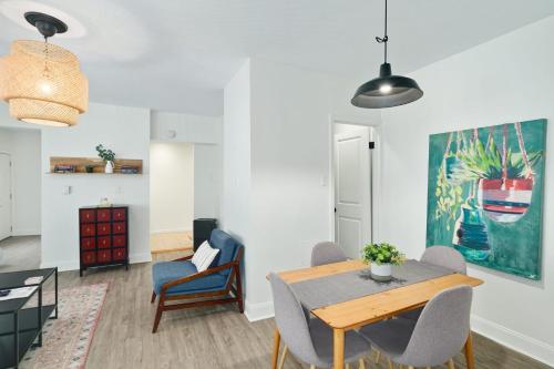 Stroll to Main St: 2BR on the Park in Philadelphia, USA