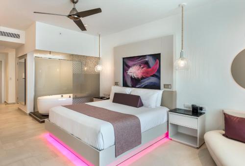 Royalton CHIC Punta Cana, An Autograph Collection All-Inclusive Resort & Casino, Adults Only photo 2