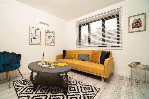 Stylish City Pad with Free Private Parking, Glasgow