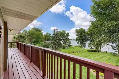 Lake Cabin; Renovated, Flat Lot, Dock, Sandy Beach, Many Games and Lake Toys!