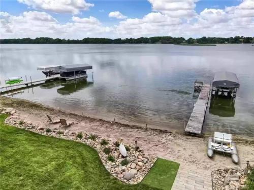 Lake Cabin; Renovated, Flat Lot, Dock, Sandy Beach, Many Games and Lake Toys!