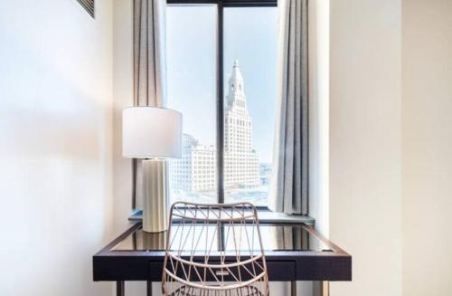 Hartford Heights Skyline Views Await - Apartment - Hartford