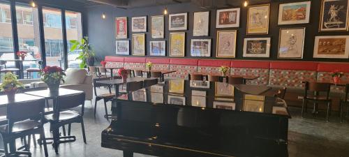餐廳, The Arts Hotel in 夏洛特敦市中心