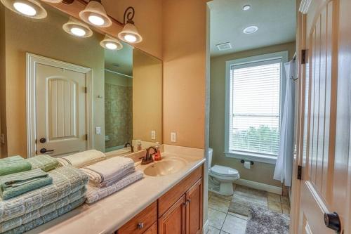 Great Lakefront Condo With Gorgeous Lake LBJ Views in Horseshoe Bay, USA