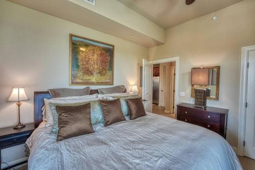 Great Lakefront Condo With Gorgeous Lake LBJ Views in Horseshoe Bay, USA