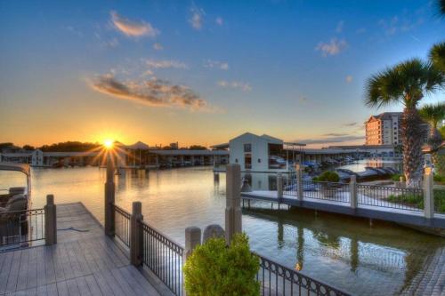 Great Lakefront Condo With Gorgeous Lake LBJ Views in Horseshoe Bay, USA