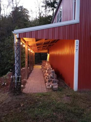 The Barn At Slick Rock in Hendersonville, USA