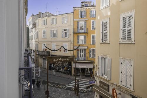 Appartement De Luxe, Meynadier by Halldis