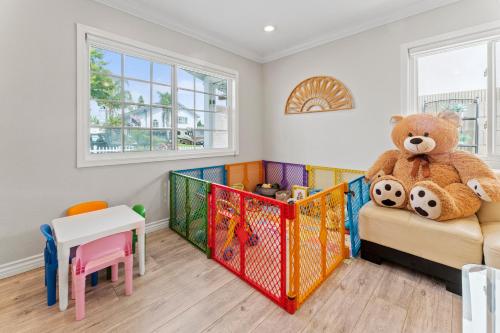 Peaceful Home For Big Family Near Beach&Disneyland in Huntington Beach, USA