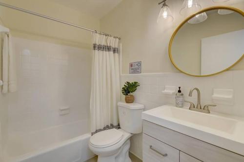 2BR Coastal Getaway! in Fort Lauderdale, USA