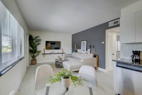 2BR Coastal Getaway! in Fort Lauderdale, USA