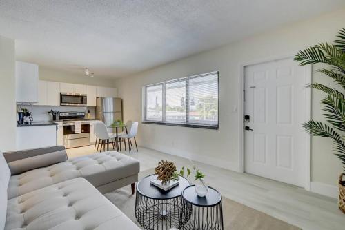 2BR Coastal Getaway! in Fort Lauderdale, USA