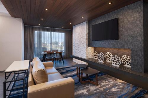 Rodeway Inn & Suites - image 10