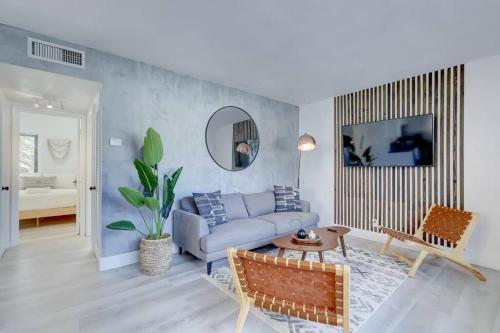 Chic Retreat: 2BR Apartment! in Fort Lauderdale, USA