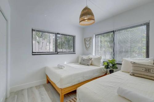 Chic Retreat: 2BR Apartment! in Fort Lauderdale, USA