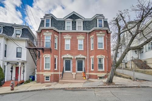 Cozy Somerville Studio 2 Mi to Boston, Walk to T! in Somerville, USA
