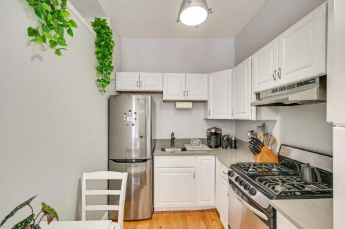 Cozy Somerville Studio 2 Mi to Boston, Walk to T! in Somerville, USA