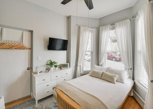 Cozy Somerville Studio 2 Mi to Boston, Walk to T! in Somerville, USA