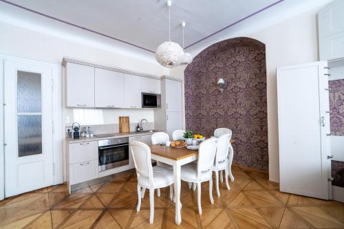 Extraordinary Prague Apartment, Прага (фото 8)