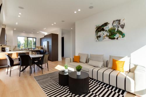 Brand New Modern 4 Bedroom House Pickfair Village, Los Angeles (fotografie 7)