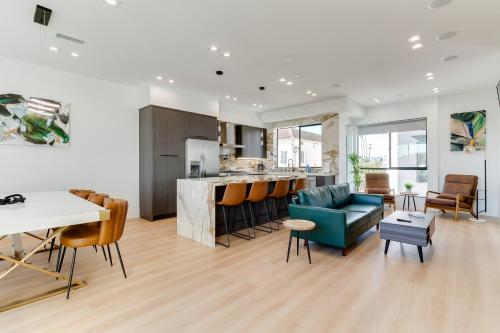 Brand New Modern 5 Bedroom House Pickfair Village, Los Angeles (photo 9)