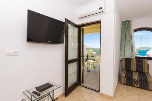 Instalaciones, Apartments Pero in Okrug Gornji