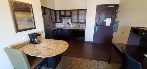 One-Bedroom Queen Suite - Disability Access Hearing Accessible