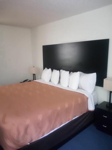 FairBridge Inn & Suites Sunnyside - Tap to explore photos