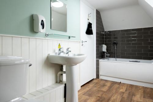 The Clarendon Hotel - image 3