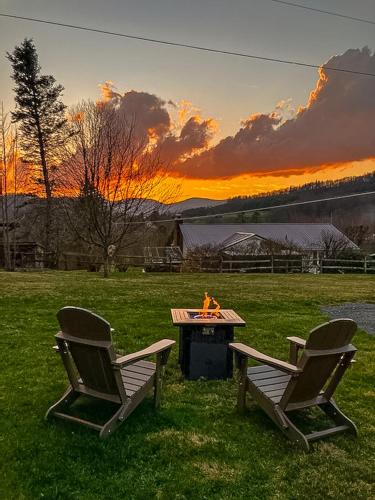 Petite Retreat - New Rental 2023 in West Jefferson, USA