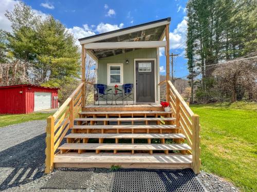 Petite Retreat - New Rental 2023 in West Jefferson, USA