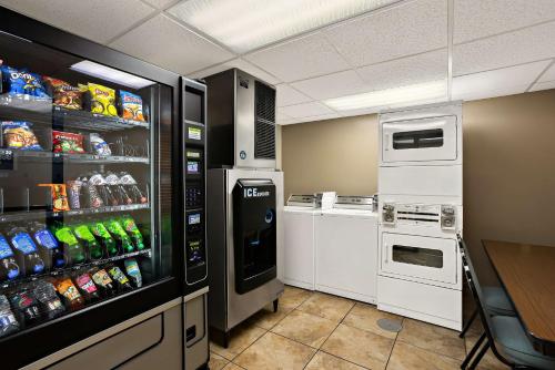 Best Western Center Pointe Inn - image 9