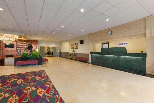 Park Inn By Radisson Sharon in West Middlesex, USA