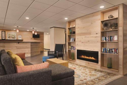 Country Inn & Suites by Radisson, Mt Pleasant-Racine West, WI