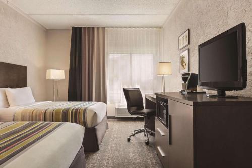 Country Inn & Suites by Radisson, Mt Pleasant-Racine West, WI