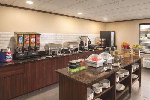 Country Inn & Suites by Radisson, Mt Pleasant-Racine West, WI