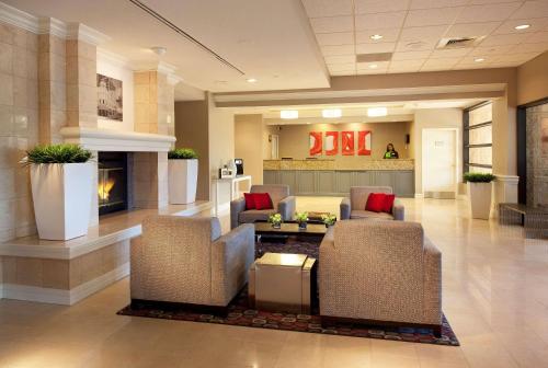 Radisson Hotel Phoenix Airport - image 3