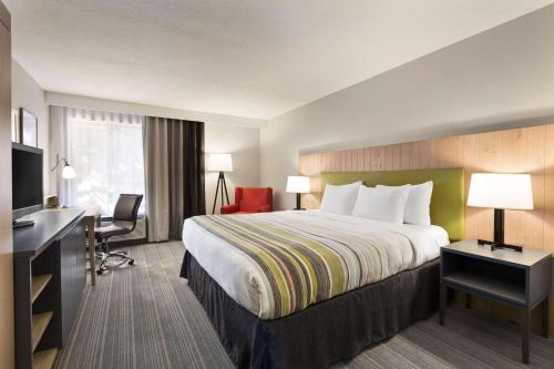 Country Inn & Suites by Radisson Flagstaff AZ - image 3