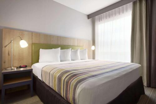 Country Inn & Suites by Radisson, Monterey Beachfront-Marina, CA image 1