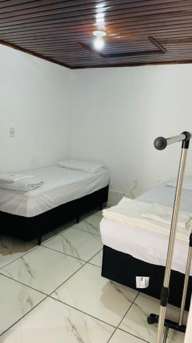 2 twin beds