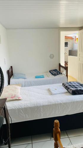 3 twin beds