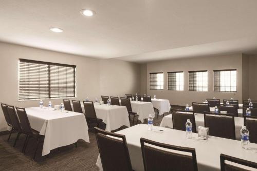 Meeting room / ballrooms, Country Inn & Suites by Radisson, Bakersfield, CA in Bakersfield (CA)
