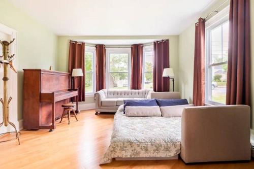 . Cozy Studio in Downtown Freeport