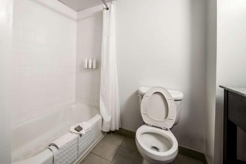 Country Inn & Suites by Radisson, Ontario at Ontario Mills, CA image 33