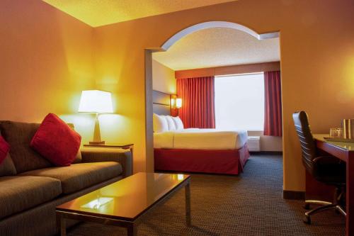 Radisson Hotel & Suites Fort McMurray